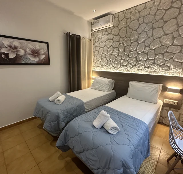 Side Sea View Apartment - Bedroom (2)