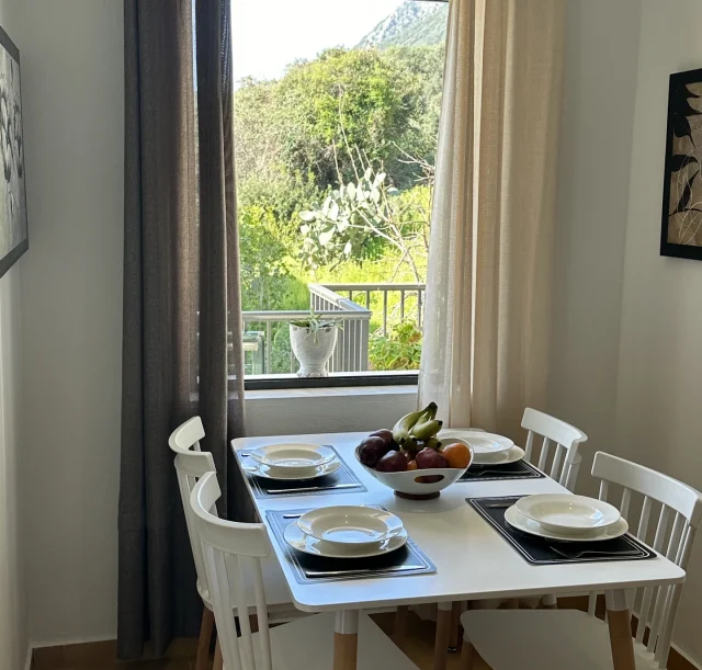 Side Sea View Apartment - Dining and Interior (7)