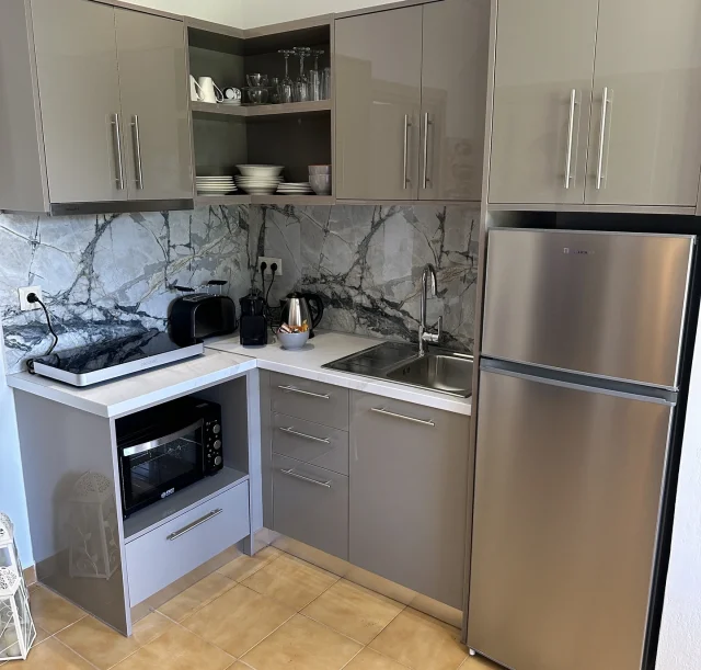 Side Sea View Apartment - Kitchen (2)