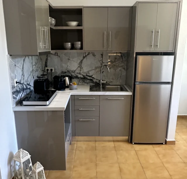 Side Sea View Apartment - Kitchen (4)