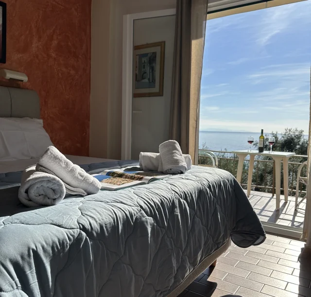 Studio - Bedroom - Sunny View (1)