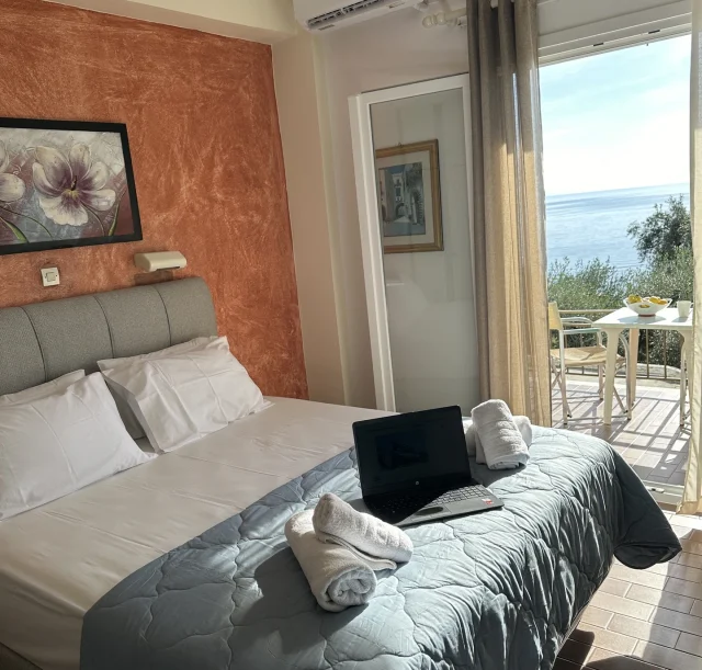 Studio - Bedroom with Sunshine (1)