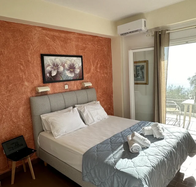 Studio - Bedroom with Sunshine (3)