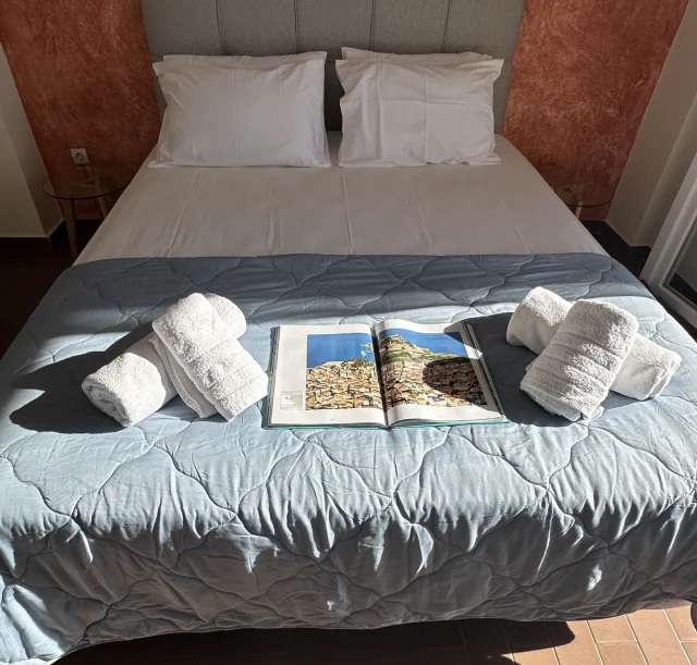Studio - Bedroom with Sunshine (4)